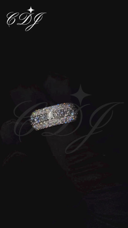 Round Moissanite Band